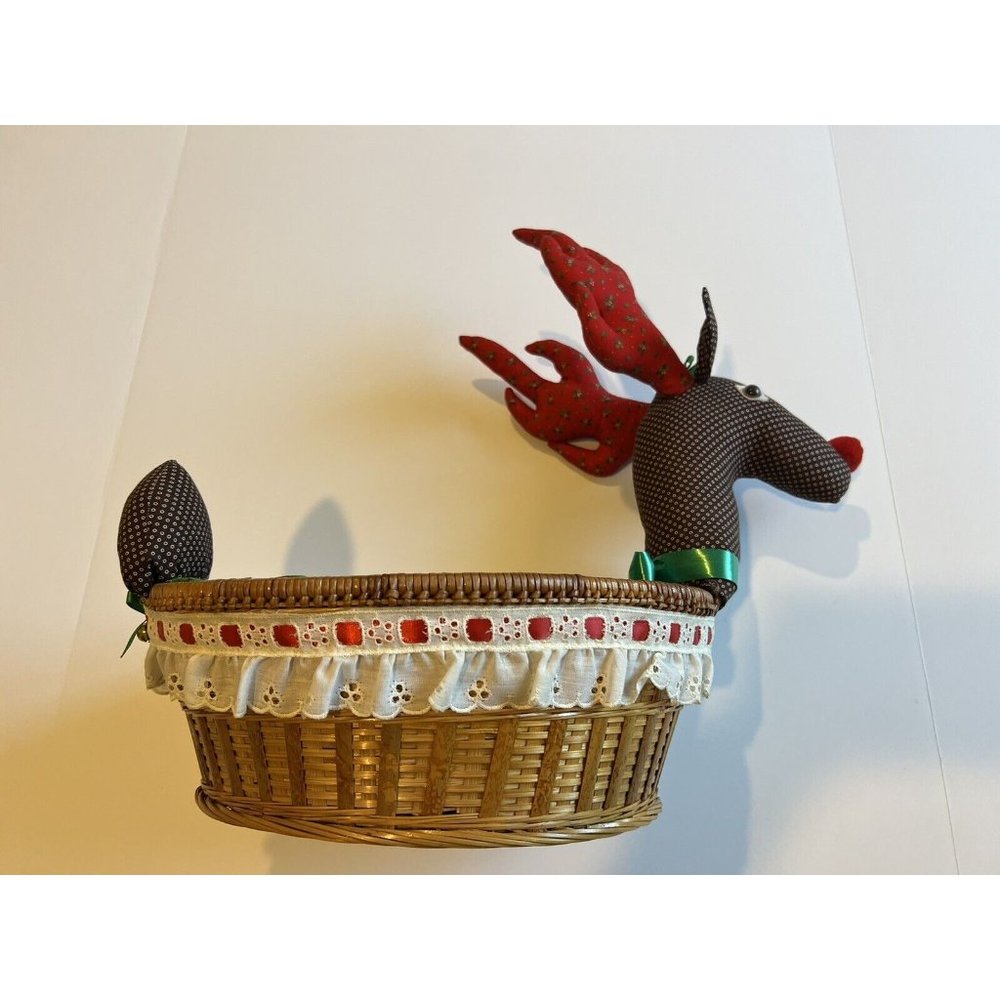 basket with deer head and green liners